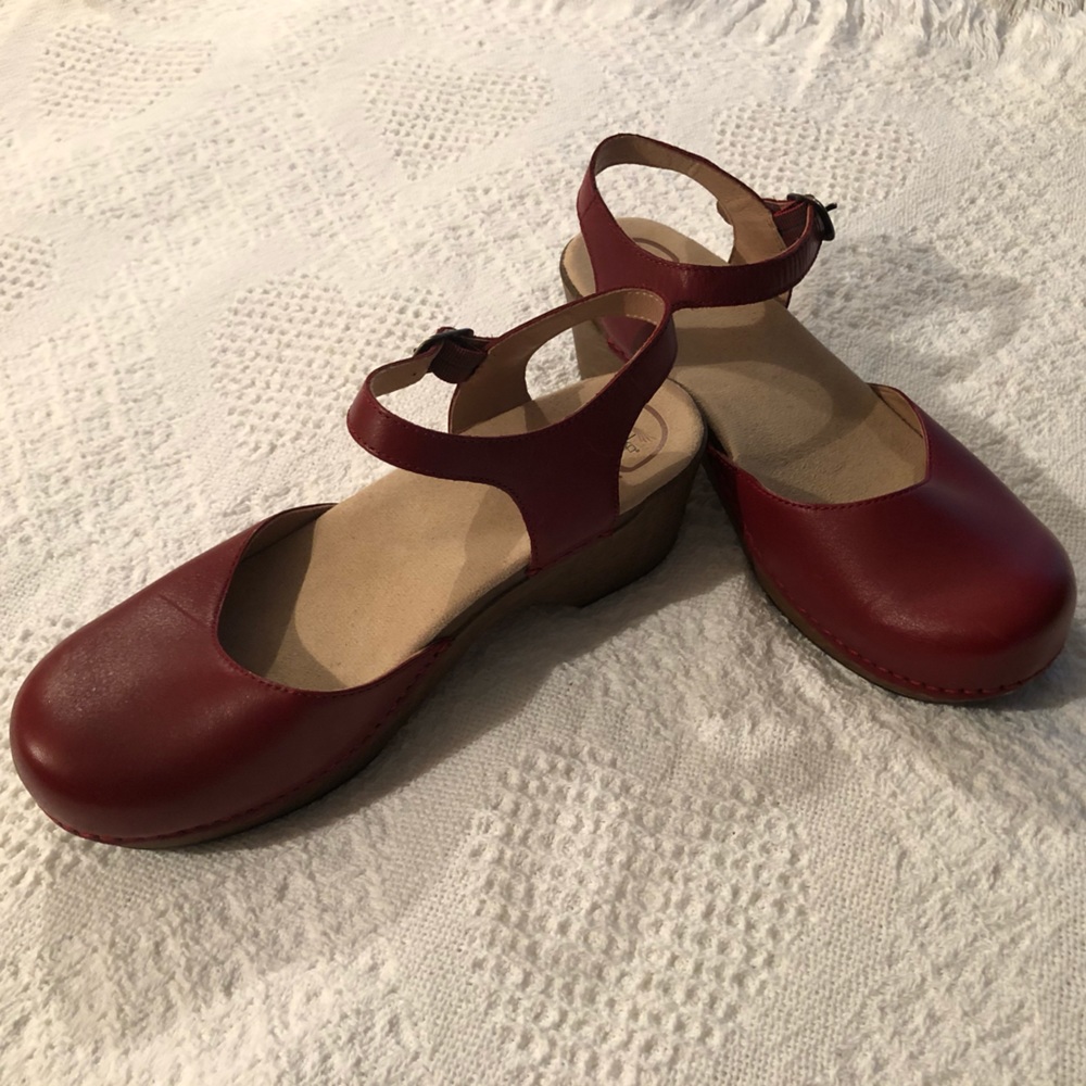 Dansko SAM in Red-Size 41 (10.5-11)